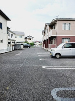 車をお持ちの方に嬉しい駐車場付きの物件です