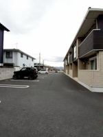 車をお持ちの方に嬉しい駐車場付きの物件です
