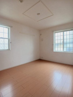 明るい色調の室内です