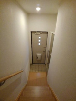 毎日通る玄関はこちらです