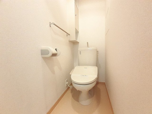 コンパクトで使いやすいトイレです