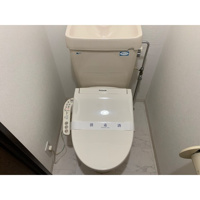 ゆったりとした空間のトイレです
