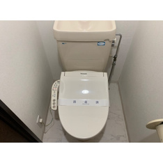 ゆったりとした空間のトイレです