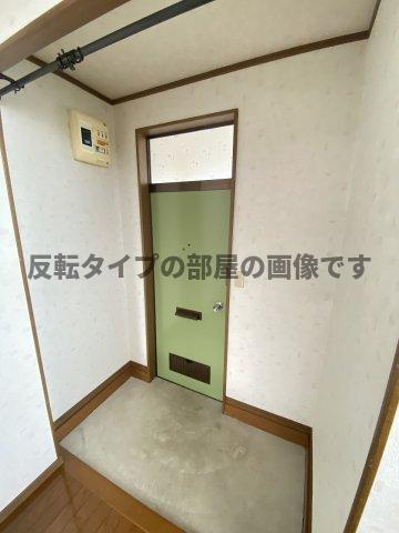 ハイツアローザの玄関