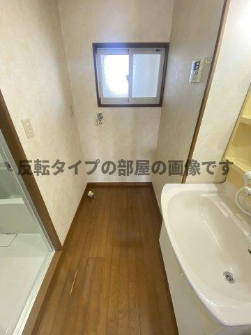 ハイツアローザの玄関