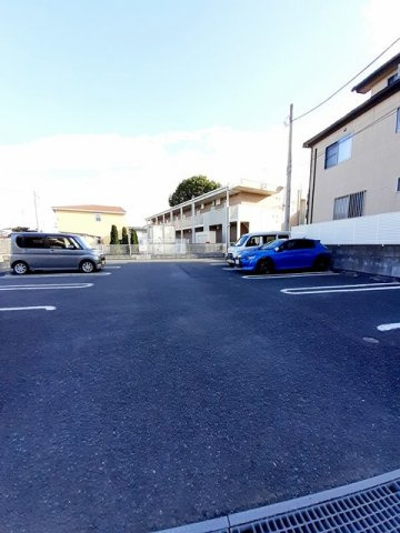 駐車場があるので、車を買う予定の方も安心です