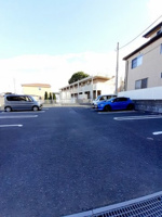駐車場があるので、車を買う予定の方も安心です