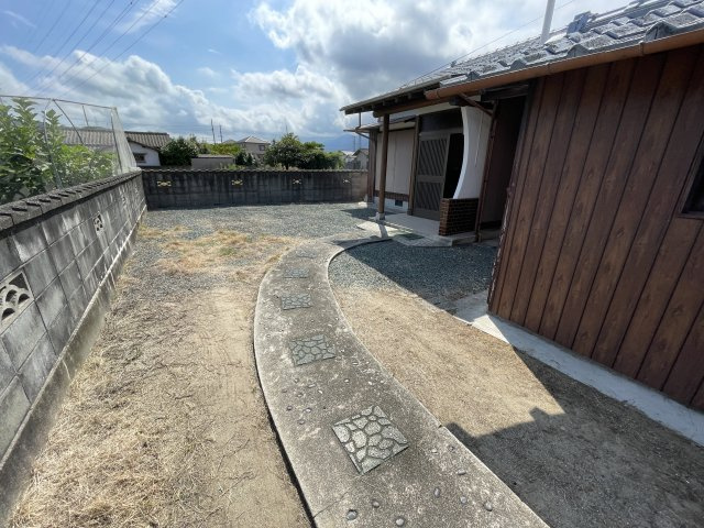 下泉町1丁目　中古戸建の駐車場