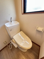 コンパクトで使いやすいトイレです