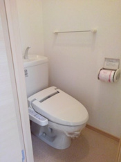 ゆったりとした空間のトイレです