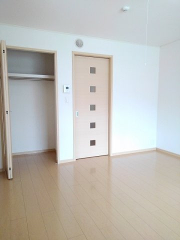 明るい色調の室内です