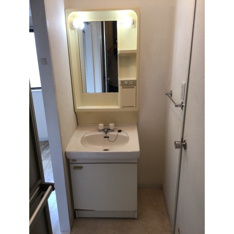 明るい洗面所です