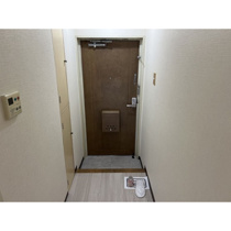 収納もある玄関です