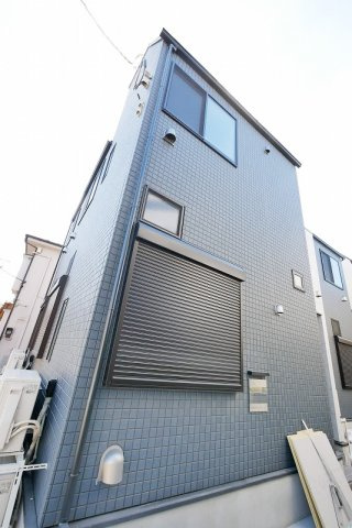 落ち着いた雰囲気の外観です