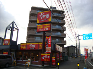 牛丼のすき家まで30ｍ