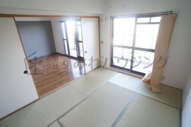 マルシェ伊丹の和室|参考、同建物・反転間取りの号室