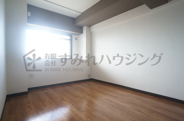 マルシェ伊丹の寝室|参考、同建物・反転間取りの号室