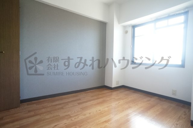 マルシェ伊丹の洋室|参考、同建物・反転間取りの号室