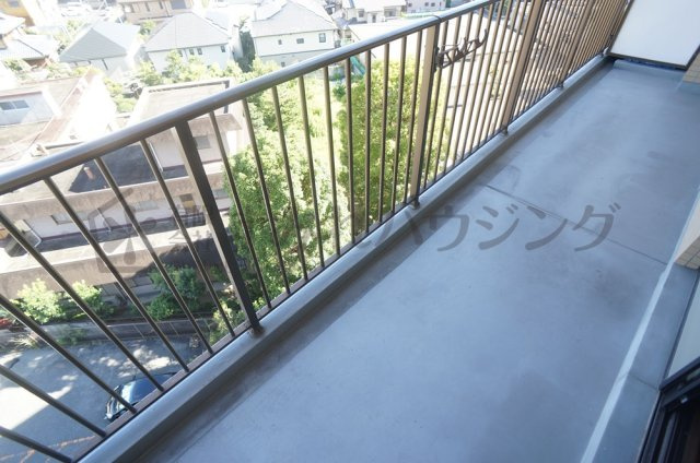 マルシェ伊丹のバルコニー|参考、同建物・反転間取りの号室