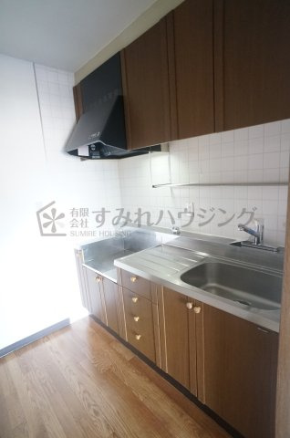 マルシェ伊丹のキッチン|参考、同建物・反転間取りの号室
