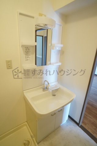 マルシェ伊丹の洗面所|参考、同建物・反転間取りの号室