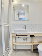 明るい洗面所です