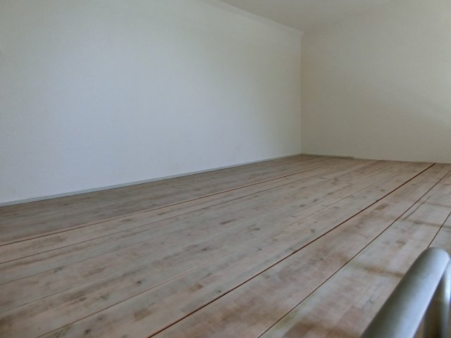 明るい色調の室内です