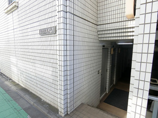 落ち着いたエントランスです