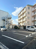 駐車場があるので、車を買う予定の方も安心です