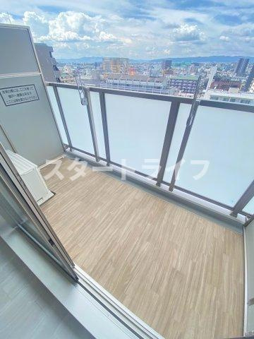 大阪市淀川区東三国６丁目の賃貸マンションのバルコニー
