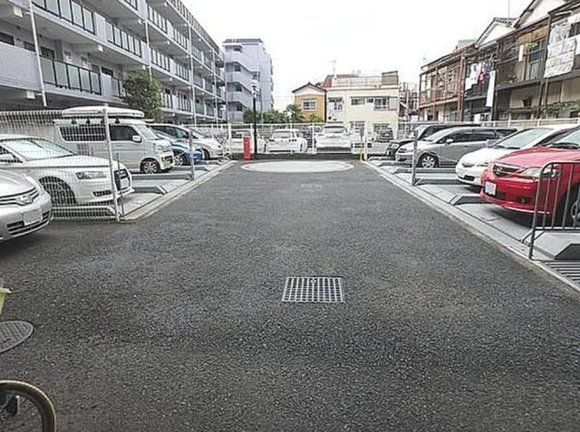 ライオンズマンション立石リバーサイドの駐車場