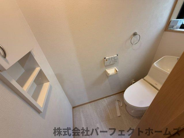倉治2丁目戸建のトイレ|コンパクトで使いやすいトイレです