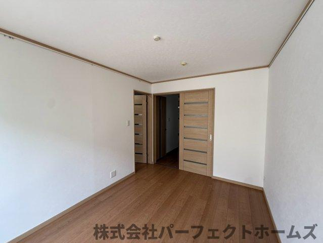 倉治2丁目戸建の洋室|広々とした洋室です