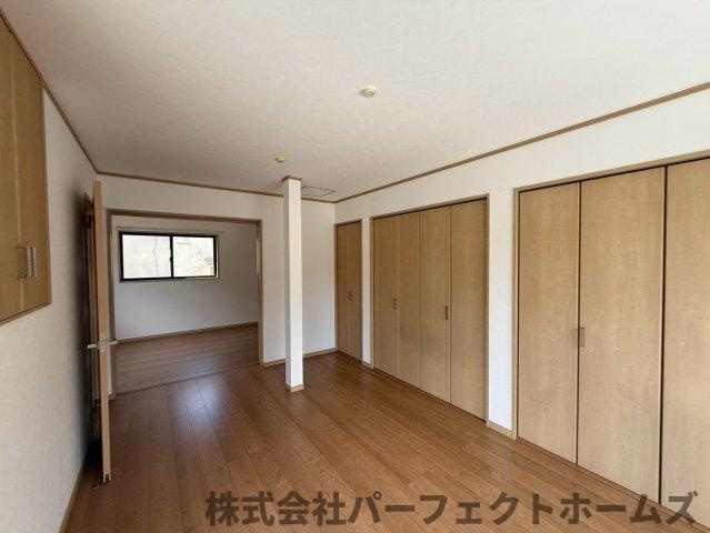 倉治2丁目戸建の洋室|明るい洋室です