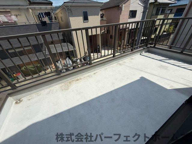 倉治2丁目戸建のバルコニー|開放的で明るい空間を演出してくれるバルコニーです