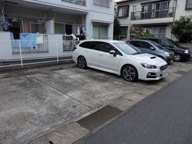 井上マンション 　E-080の駐車場