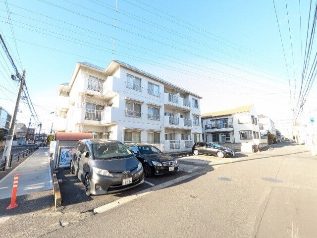 井上マンション 　E-080の駐車場