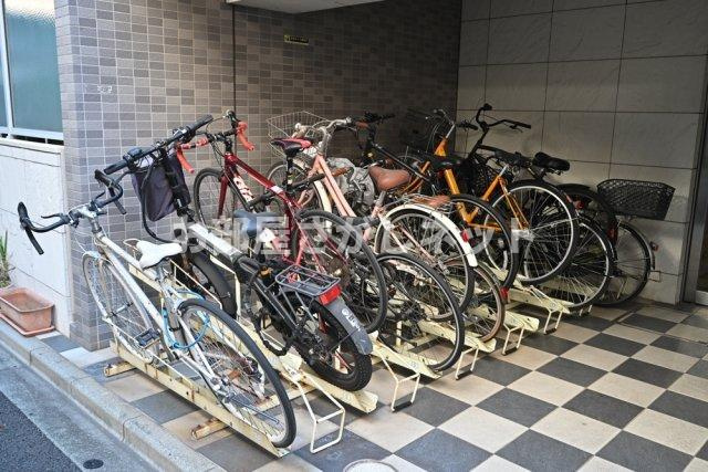 アデッソ新宿若松町【おとり物件なし】#学生・社会人にオススメ！初期費用分割払いOK！のその他共用部分|駐輪場