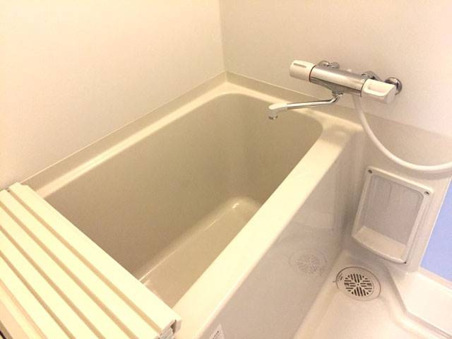 八女市本町のアパートの浴室