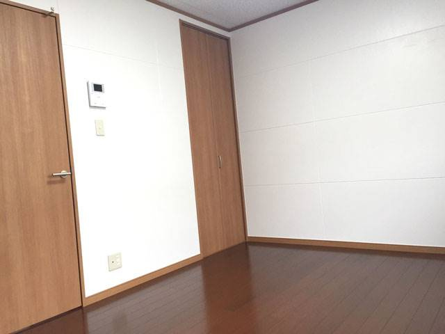八女市本町のアパートの内装
