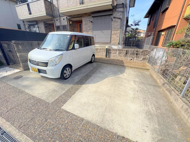 榮タウンハウスの駐車場|駐車場があります