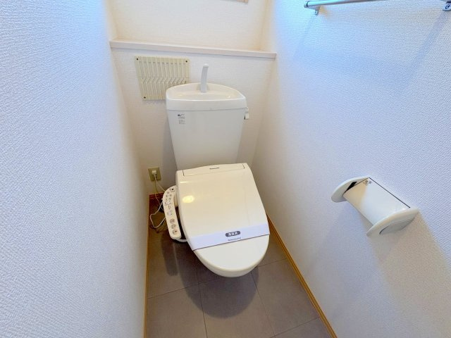榮タウンハウスのトイレ|清潔感のあるトイレです