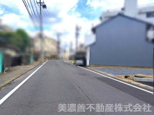 ６３９５７　岐阜市栄新町3丁目土地の前面道路含む現地写真