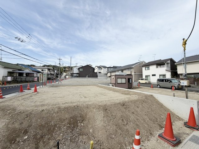 松尾井戸町　全７区画の分譲地の前面道路含む現地写真|他にも気になるおうちがございましたら、まとめてご案内いたします！（R8.8撮影）