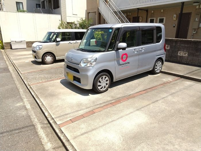 アンフィニドミールの駐車場
