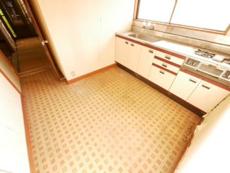 【キッチン】 | 甲府市西田町 敷地148坪・建物358㎡の広々中古戸建 | 1階サブキッチン　2世帯住宅としても利用可能