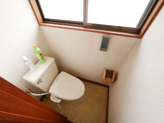 【トイレ】 | 甲府市西田町 敷地148坪・建物358㎡の広々中古戸建 | 3階　トイレ