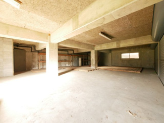【その他】 | 甲府市西田町 敷地148坪・建物358㎡の広々中古戸建 | 1階　ユーティリティスペース　50帖以上