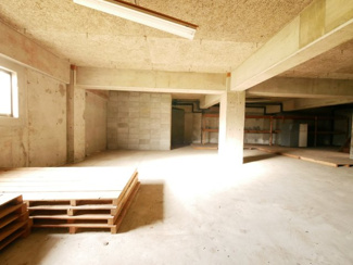 【その他】 | 甲府市西田町 敷地148坪・建物358㎡の広々中古戸建 | 1階　ユーティリティスペース　50帖以上