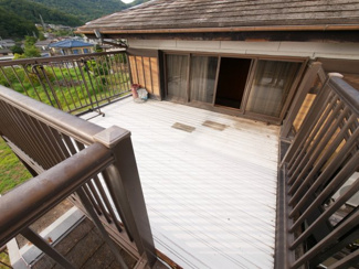 【バルコニー】 | 甲府市西田町 敷地148坪・建物358㎡の広々中古戸建